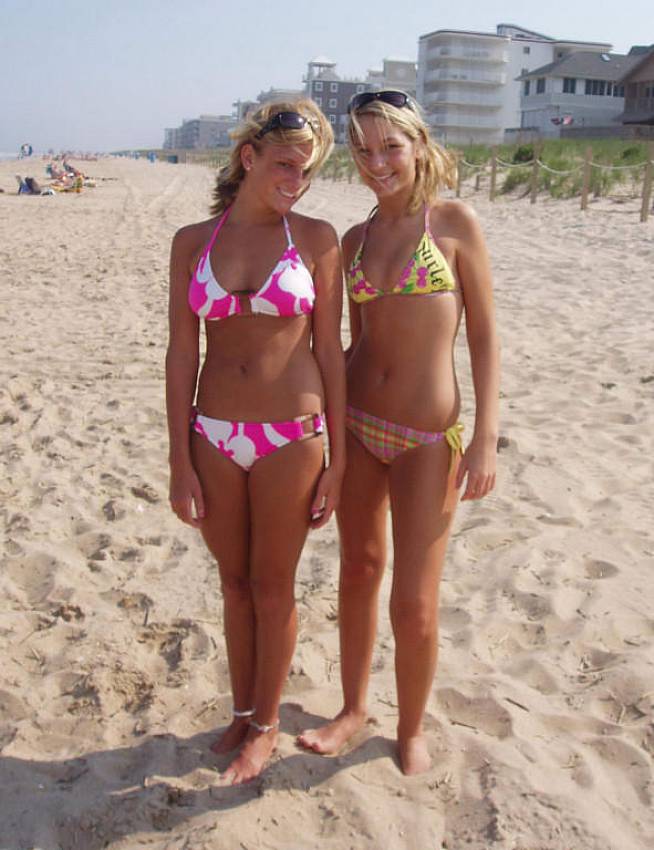 Bikini Tjejer I Kvartetten - Gratis Porrfilm Bikini Tjejer I Kvartetten - Gratis Porrfilm