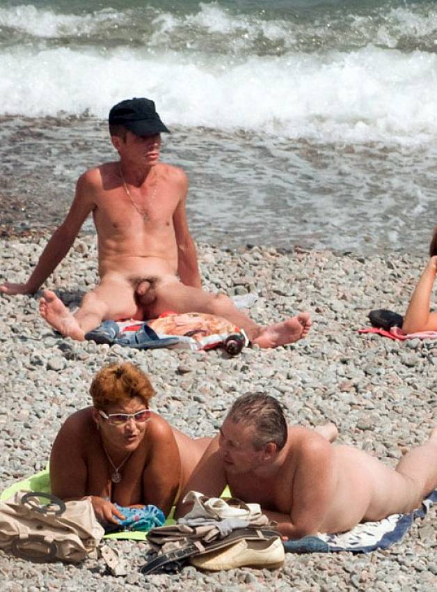 Naked Public Beach - Real public beach exclusive photos. Voyeur content - 4 pics.