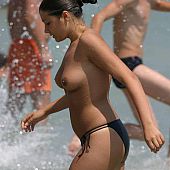 A sexy gal posing at the Santorini.