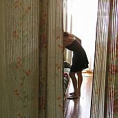 Home voyeur livecam takes the private fotos of gal whilst this babe takes her costume off.