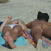 Voyeur Fotos of topless beach cuties on Teenage Nudists.